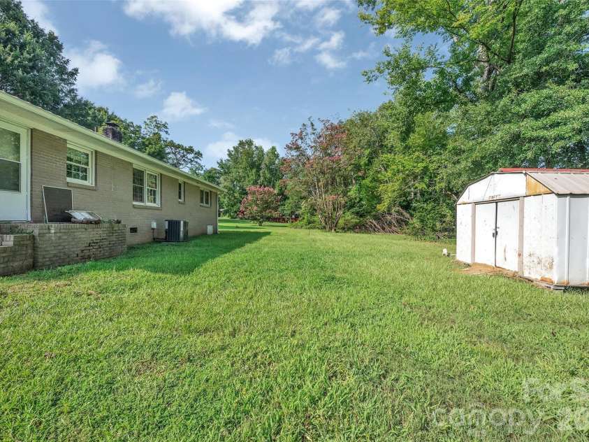 5301 Dellinger Circle, Cherryville, NC 28021.  MLS# CAR4426862, YatesRealty ID 52446. 