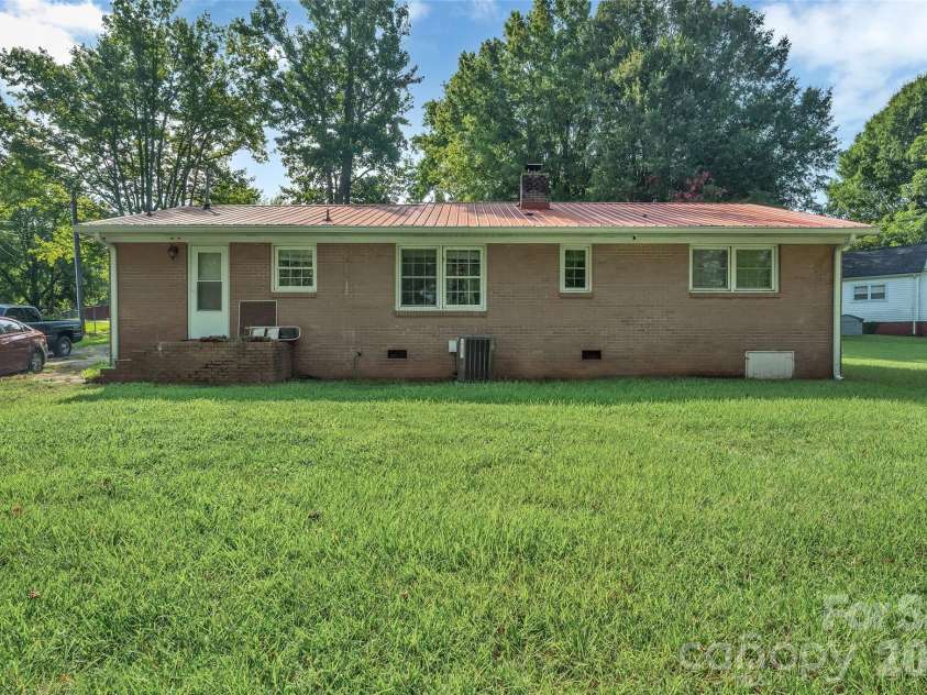 5301 Dellinger Circle, Cherryville, NC 28021.  MLS# CAR4426862, YatesRealty ID 52446. 