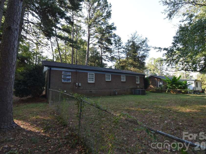 2510 Briar Oak Drive, Gastonia, NC 28052.  MLS# CAR4426891, YatesRealty ID 52447. 