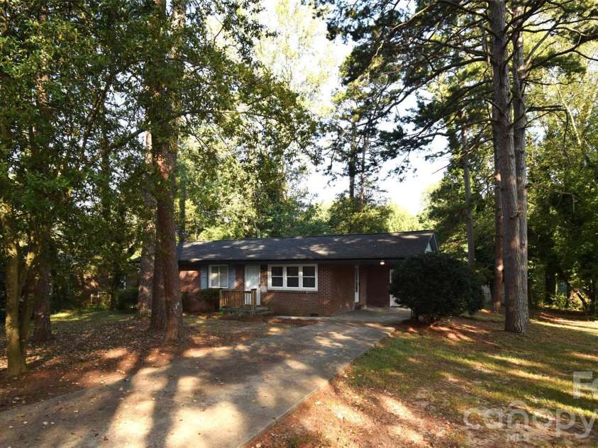 2510 Briar Oak Drive, Gastonia, NC 28052.  MLS# CAR4426891, YatesRealty ID 52447. 