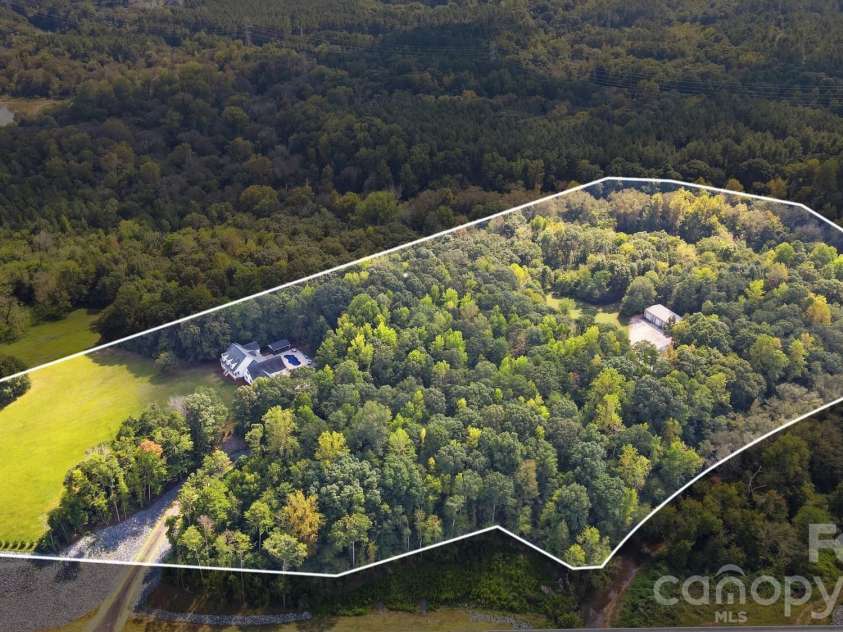 5881 Highway 557 Highway, Lake Wylie, SC 29710.  MLS# CAR4426749, YatesRealty ID 52449. 