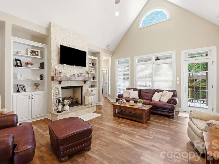 5881 Highway 557 Highway, Lake Wylie, SC 29710.  MLS# CAR4426749, YatesRealty ID 52449. 