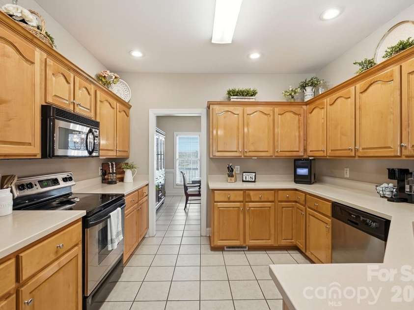 5881 Highway 557 Highway, Lake Wylie, SC 29710.  MLS# CAR4426749, YatesRealty ID 52449. 