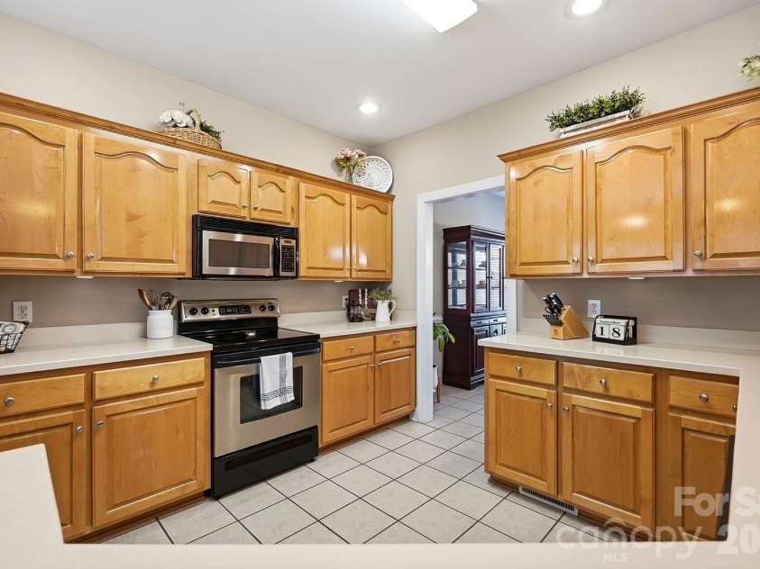 5881 Highway 557 Highway, Lake Wylie, SC 29710.  MLS# CAR4426749, YatesRealty ID 52449. 