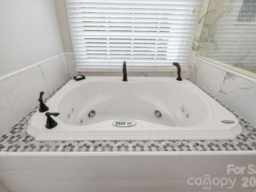 5881 Highway 557 Highway, Lake Wylie, SC 29710.  MLS# CAR4426749, YatesRealty ID 52449. 
