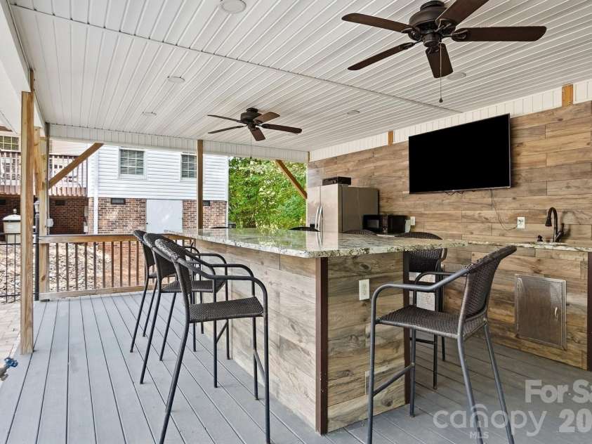 5881 Highway 557 Highway, Lake Wylie, SC 29710.  MLS# CAR4426749, YatesRealty ID 52449. 