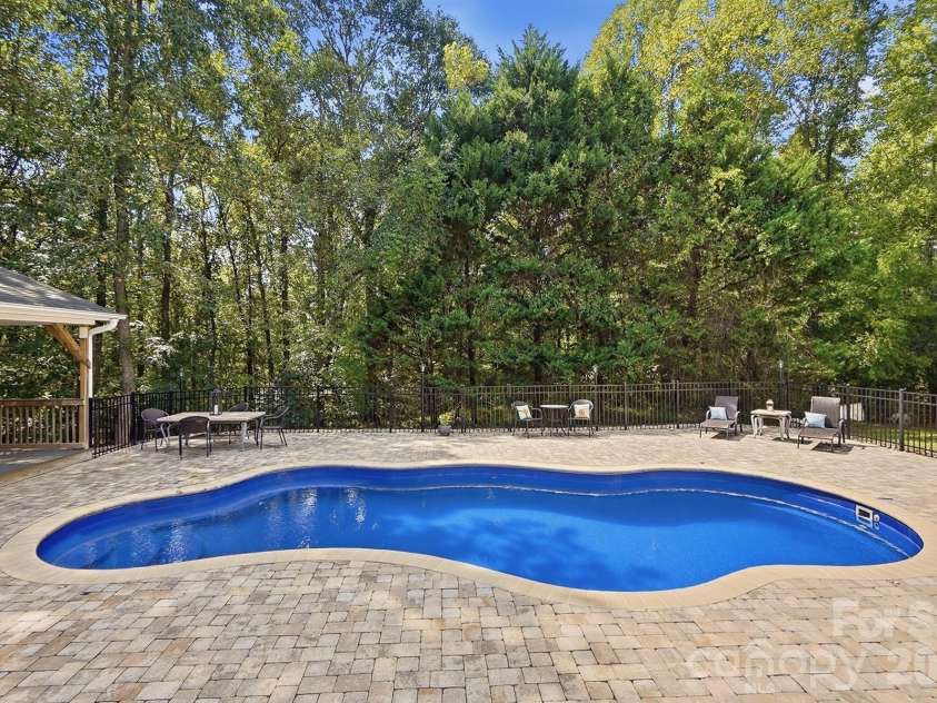 5881 Highway 557 Highway, Lake Wylie, SC 29710.  MLS# CAR4426749, YatesRealty ID 52449. 