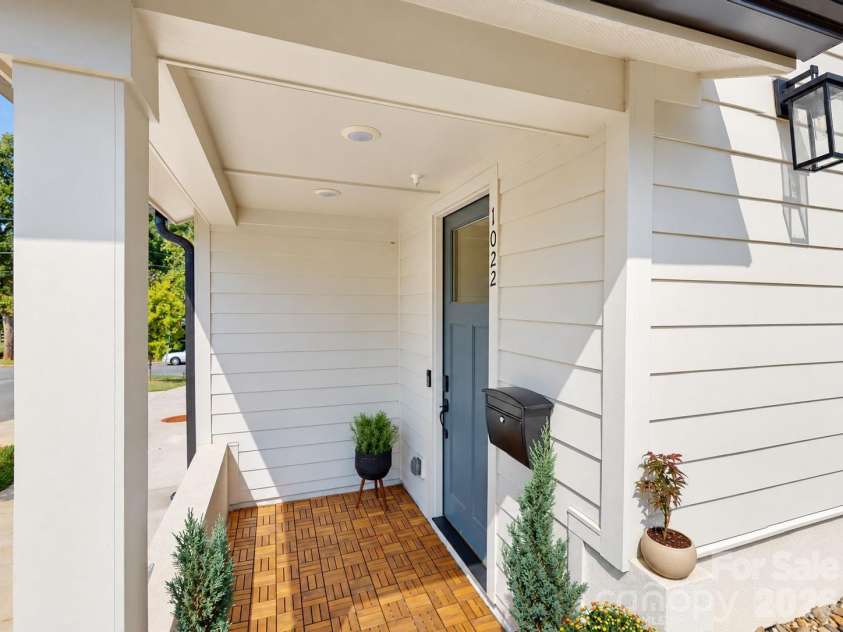 2022 Margaret Brown Street, Charlotte, NC 28202.  MLS# CAR4427340, YatesRealty ID 52450. 