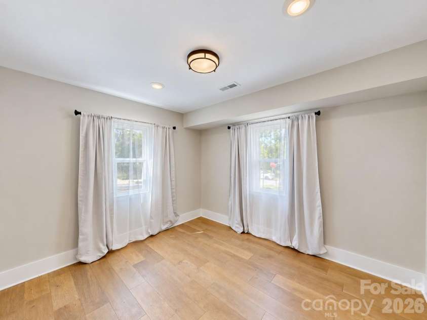 2022 Margaret Brown Street, Charlotte, NC 28202.  MLS# CAR4427340, YatesRealty ID 52450. 