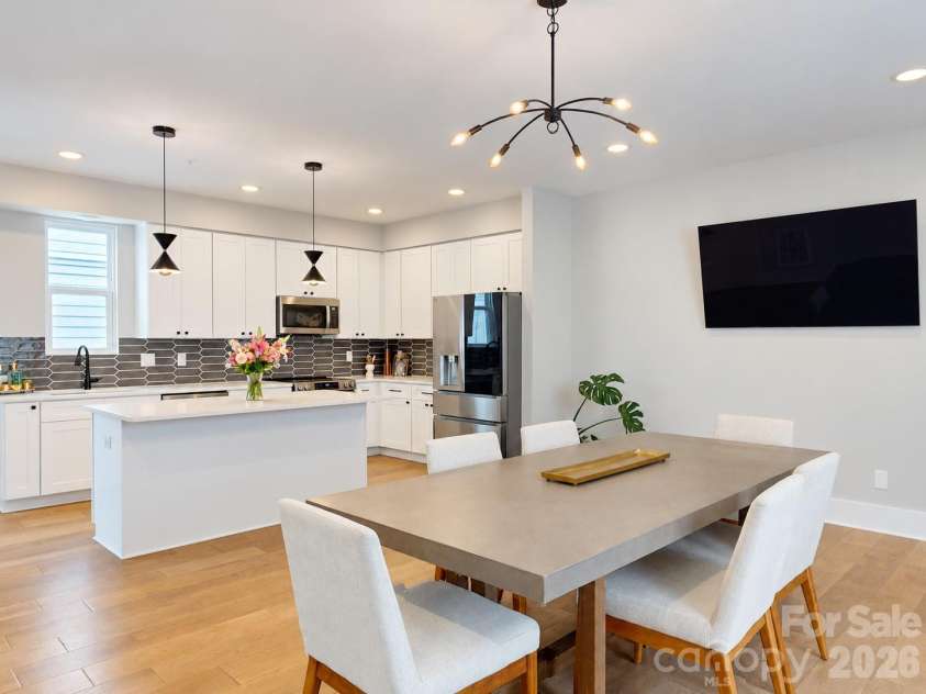 2022 Margaret Brown Street, Charlotte, NC 28202.  MLS# CAR4427340, YatesRealty ID 52450. 