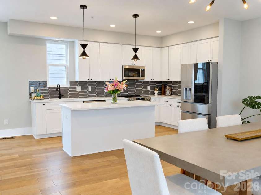 2022 Margaret Brown Street, Charlotte, NC 28202.  MLS# CAR4427340, YatesRealty ID 52450. 