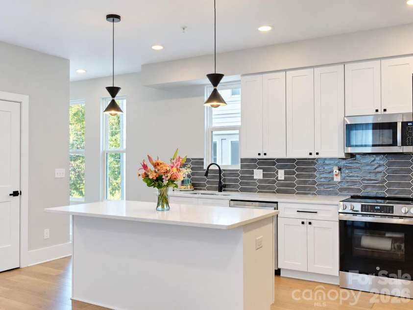 2022 Margaret Brown Street, Charlotte, NC 28202.  MLS# CAR4427340, YatesRealty ID 52450. 