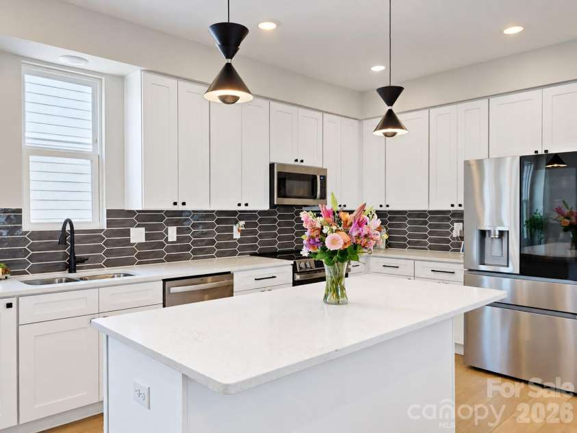 2022 Margaret Brown Street, Charlotte, NC 28202.  MLS# CAR4427340, YatesRealty ID 52450. 
