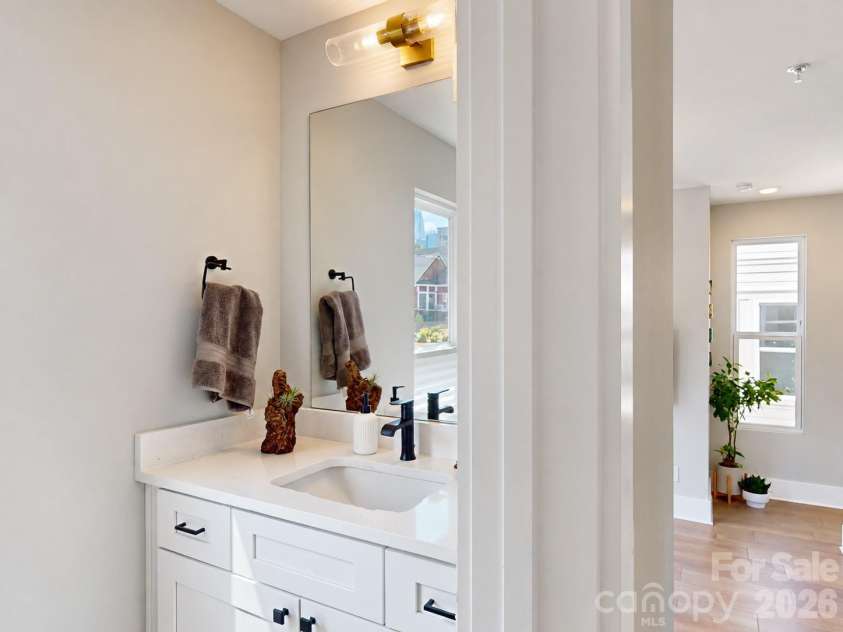 2022 Margaret Brown Street, Charlotte, NC 28202.  MLS# CAR4427340, YatesRealty ID 52450. 