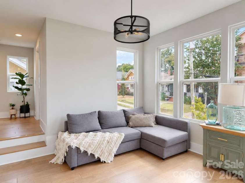2022 Margaret Brown Street, Charlotte, NC 28202.  MLS# CAR4427340, YatesRealty ID 52450. 