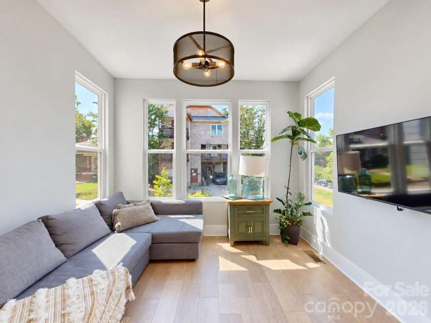 2022 Margaret Brown Street, Charlotte, NC 28202.  MLS# CAR4427340, YatesRealty ID 52450. 
