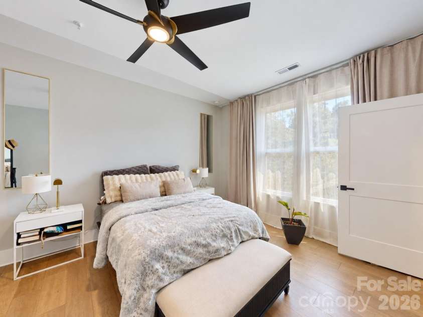 2022 Margaret Brown Street, Charlotte, NC 28202.  MLS# CAR4427340, YatesRealty ID 52450. 
