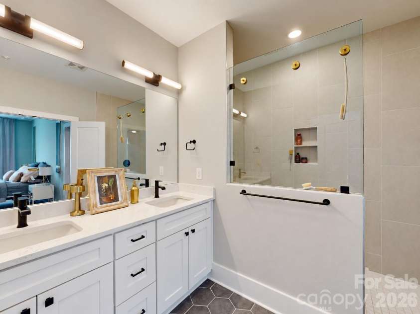 2022 Margaret Brown Street, Charlotte, NC 28202.  MLS# CAR4427340, YatesRealty ID 52450. 