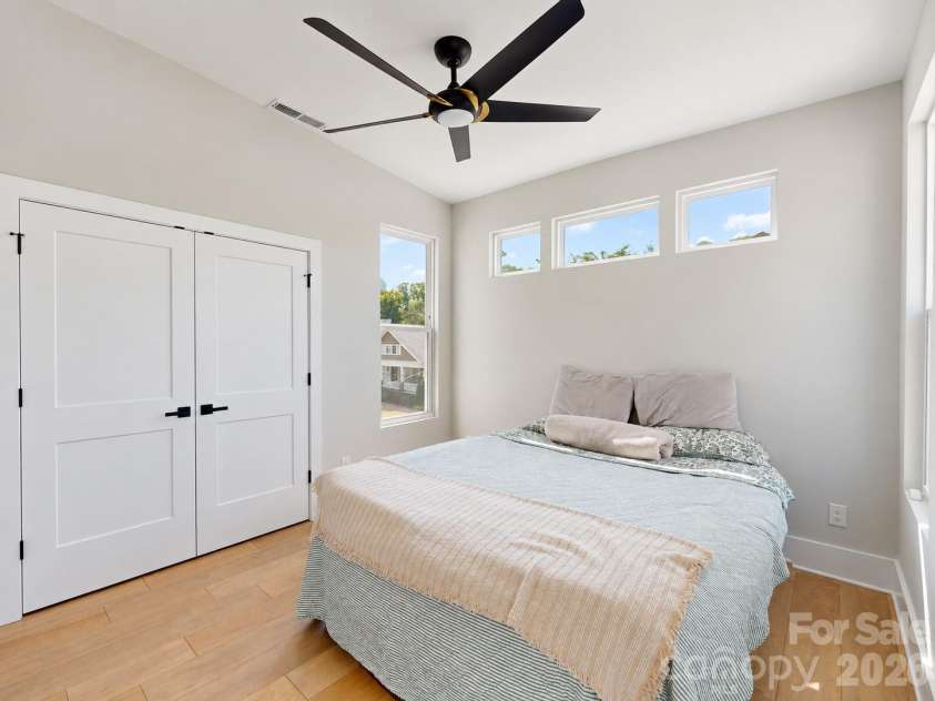 2022 Margaret Brown Street, Charlotte, NC 28202.  MLS# CAR4427340, YatesRealty ID 52450. 