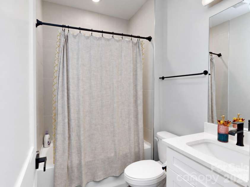 2022 Margaret Brown Street, Charlotte, NC 28202.  MLS# CAR4427340, YatesRealty ID 52450. 
