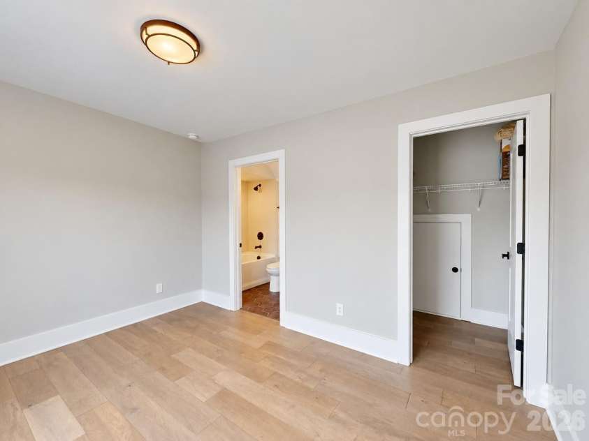 2022 Margaret Brown Street, Charlotte, NC 28202.  MLS# CAR4427340, YatesRealty ID 52450. 