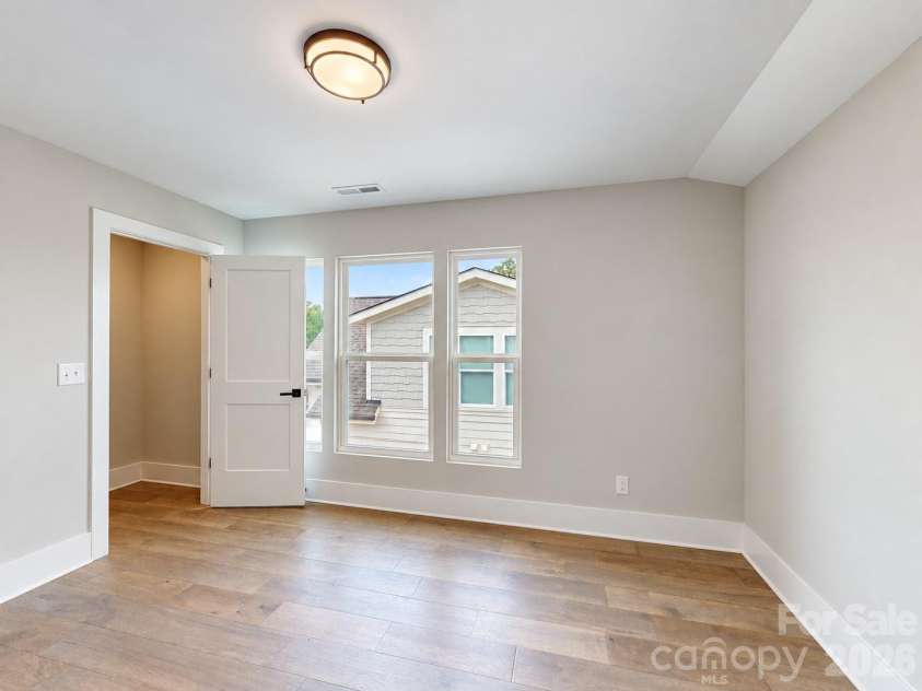 2022 Margaret Brown Street, Charlotte, NC 28202.  MLS# CAR4427340, YatesRealty ID 52450. 