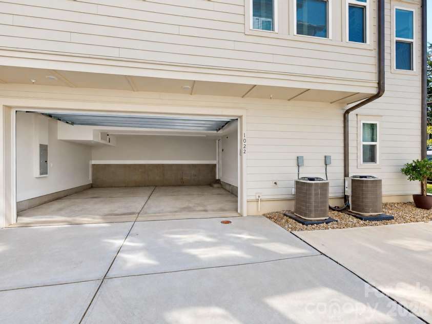 2022 Margaret Brown Street, Charlotte, NC 28202.  MLS# CAR4427340, YatesRealty ID 52450. 