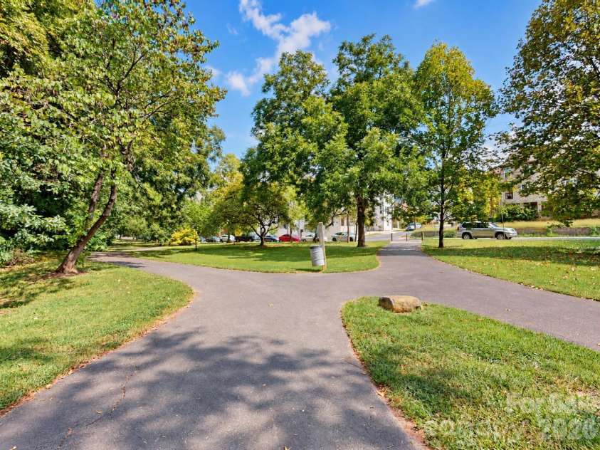 2022 Margaret Brown Street, Charlotte, NC 28202.  MLS# CAR4427340, YatesRealty ID 52450. 