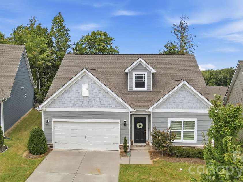 5112 Natural Path Lane, Waxhaw, NC 28173.  MLS# CAR4426658, YatesRealty ID 52452. 