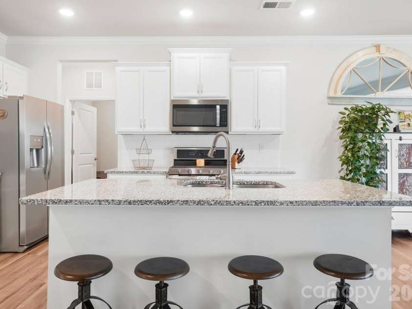 5112 Natural Path Lane, Waxhaw, NC 28173.  MLS# CAR4426658, YatesRealty ID 52452. 