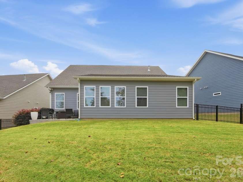 5112 Natural Path Lane, Waxhaw, NC 28173.  MLS# CAR4426658, YatesRealty ID 52452. 