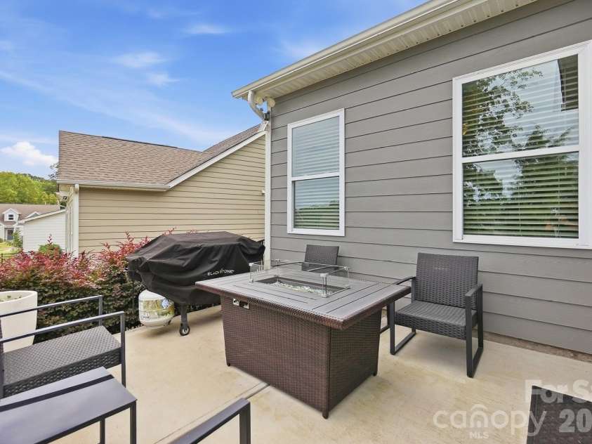 5112 Natural Path Lane, Waxhaw, NC 28173.  MLS# CAR4426658, YatesRealty ID 52452. 