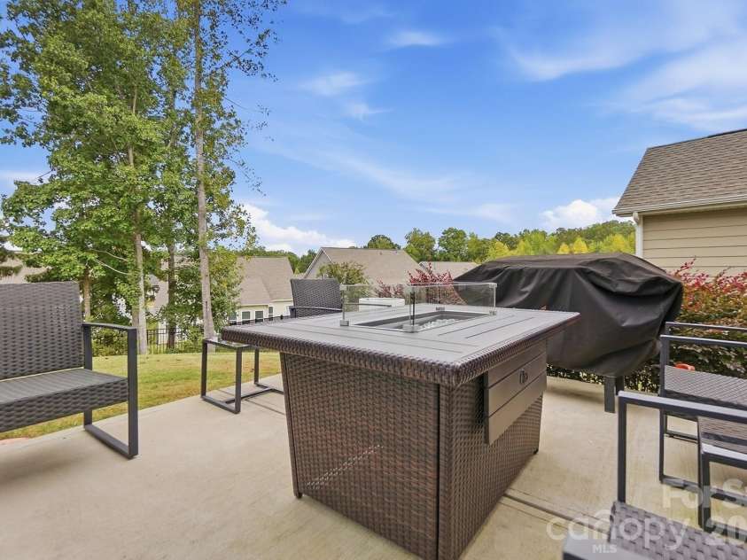 5112 Natural Path Lane, Waxhaw, NC 28173.  MLS# CAR4426658, YatesRealty ID 52452. 