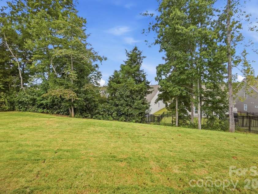 5112 Natural Path Lane, Waxhaw, NC 28173.  MLS# CAR4426658, YatesRealty ID 52452. 