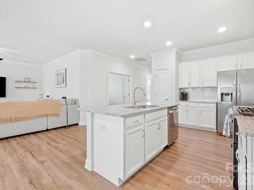 5112 Natural Path Lane, Waxhaw, NC 28173.  MLS# CAR4426658, YatesRealty ID 52452. Refrigerator included