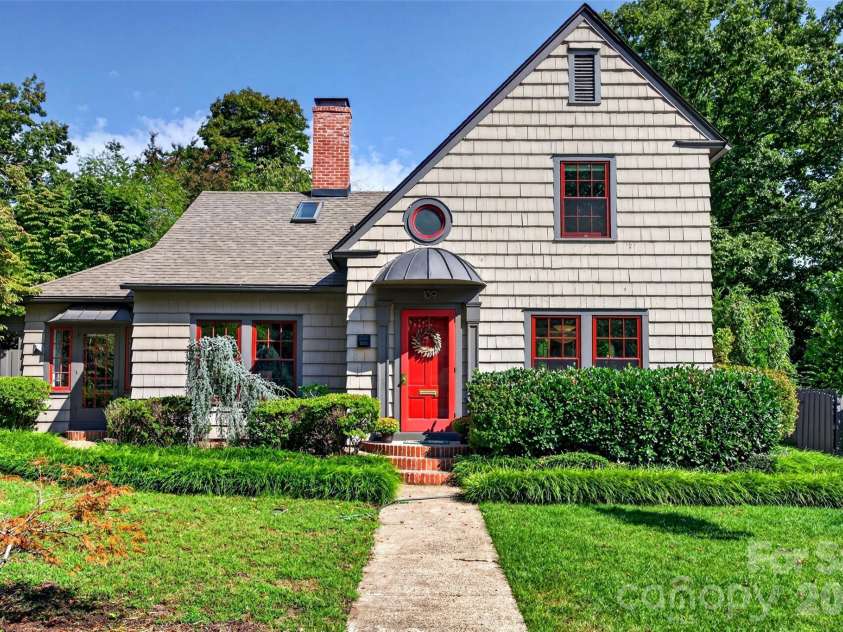 109 1st Street, Black Mountain, NC 28711.  MLS# CAR4426638, YatesRealty ID 52457. 