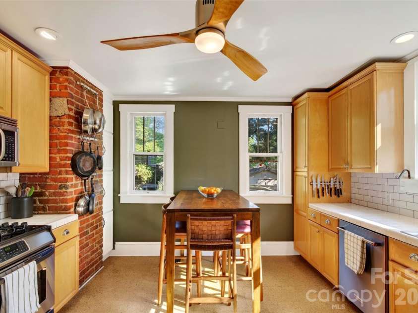 109 1st Street, Black Mountain, NC 28711.  MLS# CAR4426638, YatesRealty ID 52457. 