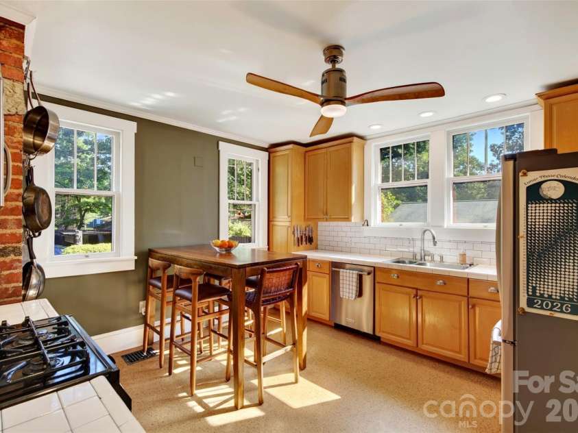 109 1st Street, Black Mountain, NC 28711.  MLS# CAR4426638, YatesRealty ID 52457. 