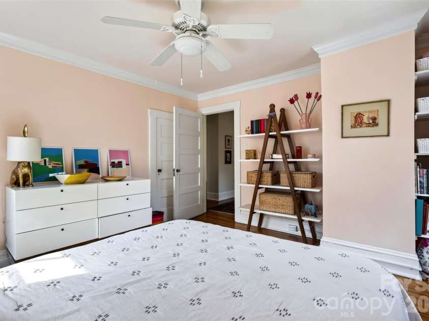 109 1st Street, Black Mountain, NC 28711.  MLS# CAR4426638, YatesRealty ID 52457. 