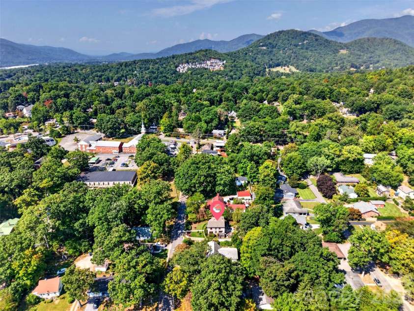 109 1st Street, Black Mountain, NC 28711.  MLS# CAR4426638, YatesRealty ID 52457. 