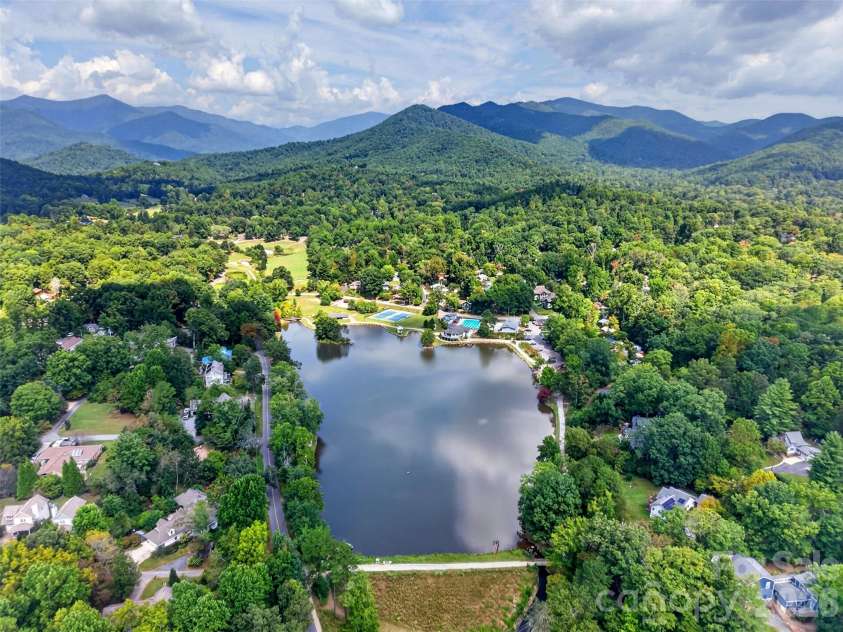 109 1st Street, Black Mountain, NC 28711.  MLS# CAR4426638, YatesRealty ID 52457. 