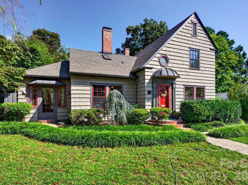 109 1st Street, Black Mountain, NC 28711.  MLS# CAR4426638, YatesRealty ID 52457. 