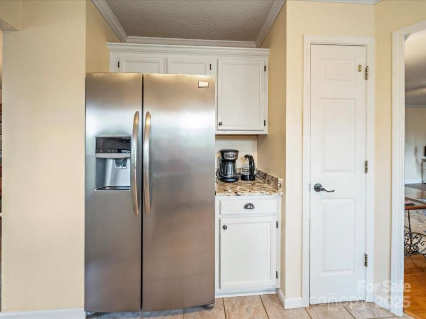 12708 Hollyhock Lane, Huntersville, NC 28078.  MLS# CAR4241322, YatesRealty ID 5246. Kitchen