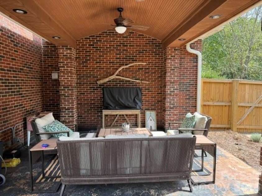 7824 Hickory Stick Place, Charlotte, NC 28277.  MLS# CAR4424681, YatesRealty ID 52460. 