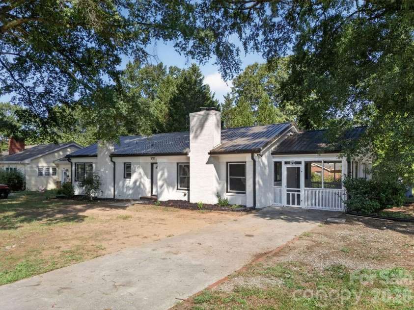 425 Roberts Street, Salisbury, NC 28144.  MLS# CAR4423175, YatesRealty ID 52463. 