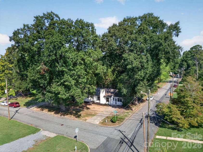 425 Roberts Street, Salisbury, NC 28144.  MLS# CAR4423175, YatesRealty ID 52463. 