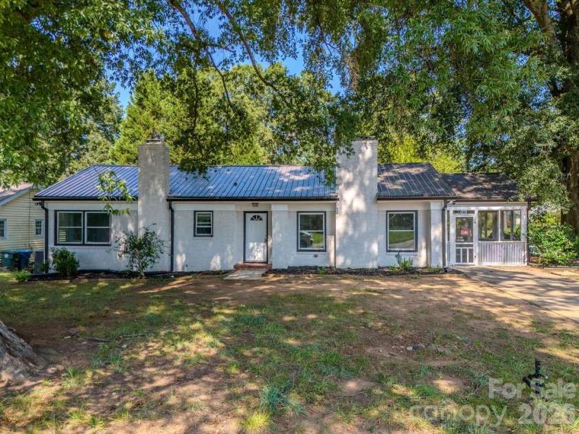 425 Roberts Street, Salisbury, NC 28144.  MLS# CAR4423175, YatesRealty ID 52463. 