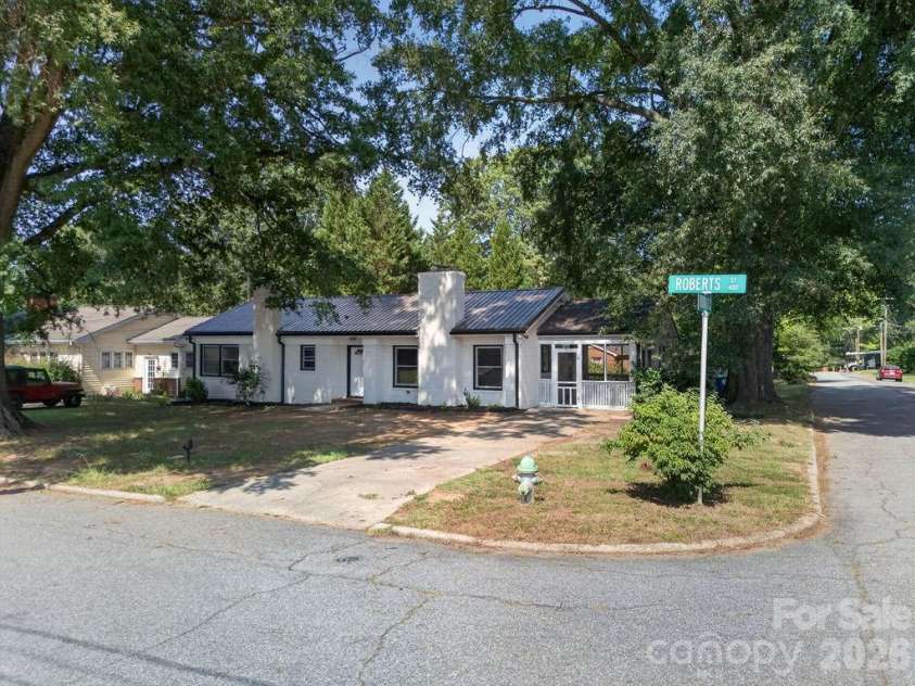 425 Roberts Street, Salisbury, NC 28144.  MLS# CAR4423175, YatesRealty ID 52463. 