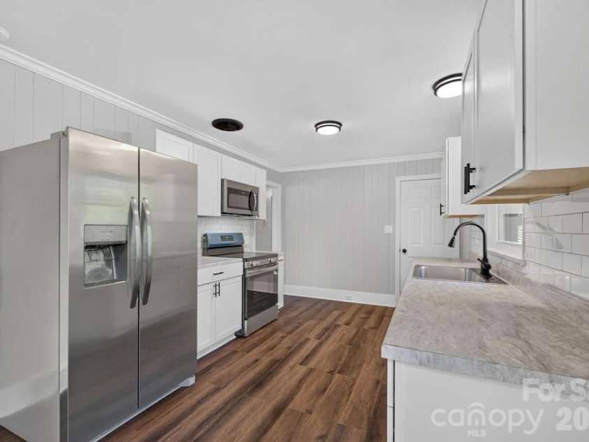 425 Roberts Street, Salisbury, NC 28144.  MLS# CAR4423175, YatesRealty ID 52463. 
