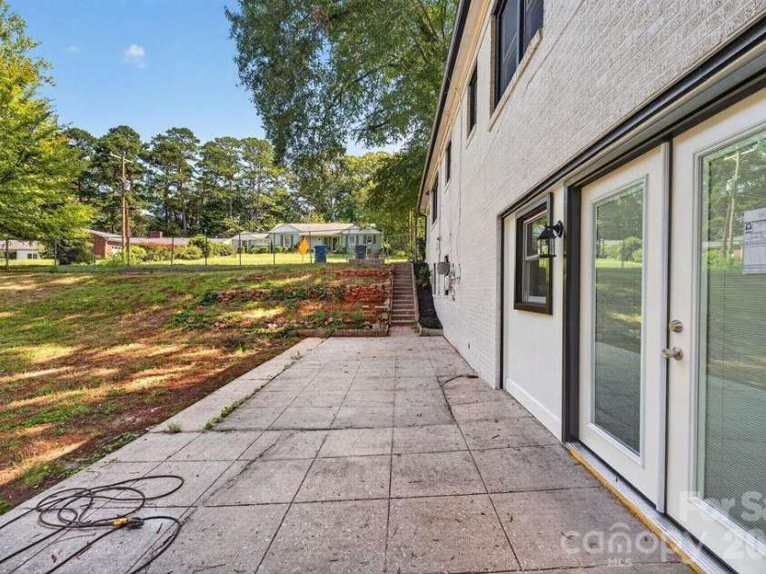 425 Roberts Street, Salisbury, NC 28144.  MLS# CAR4423175, YatesRealty ID 52463. 